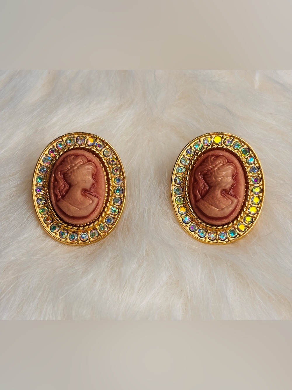 Vintage-Inspired Cameo AB Rhinestone Earrings – Gold Tone
